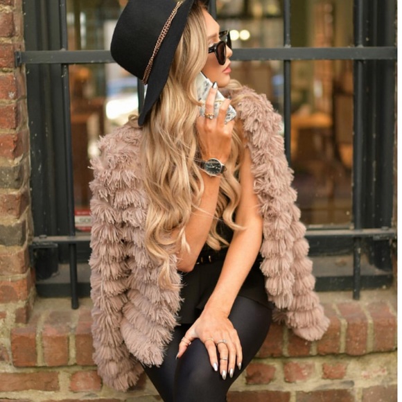 🔥 HOST PICK🔥 1 LEFT Fluffy Beige Jacket - Picture 4 of 7